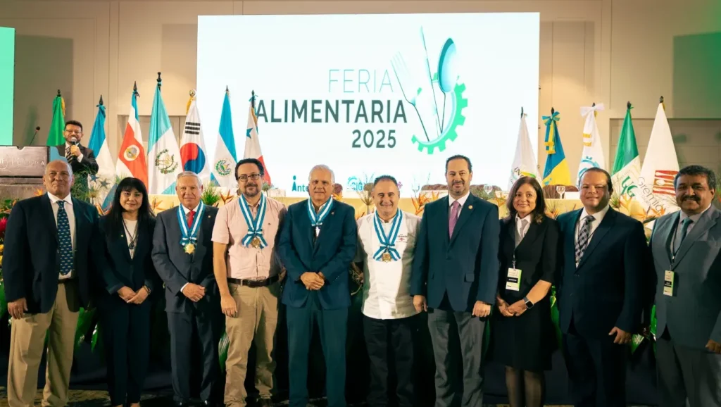 Reconocen excelencia culinaria con el Galardón El Tenedor de Oro del 2025